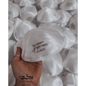כיפות סאטן ממותגות אישית