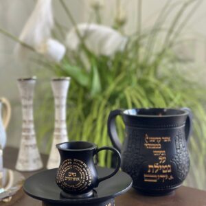 כלי מים אחרונים שחור זהב