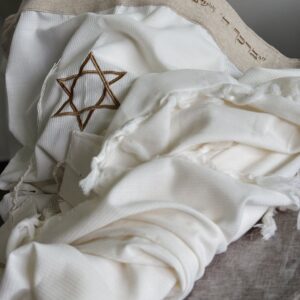 טלית צמר רחלים עם עטרה פשתן