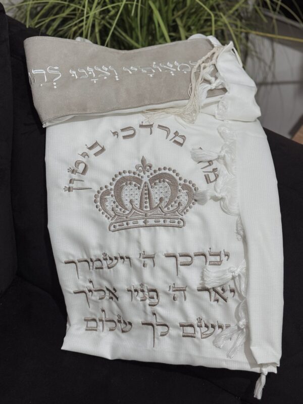 טלית אקרילן עם עטרה קטיפה ורקמת כתר
