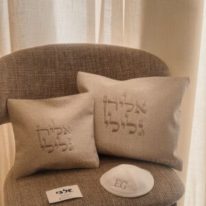 סט כיסויים שמנת עם רקמת שם +כיפת פשתן