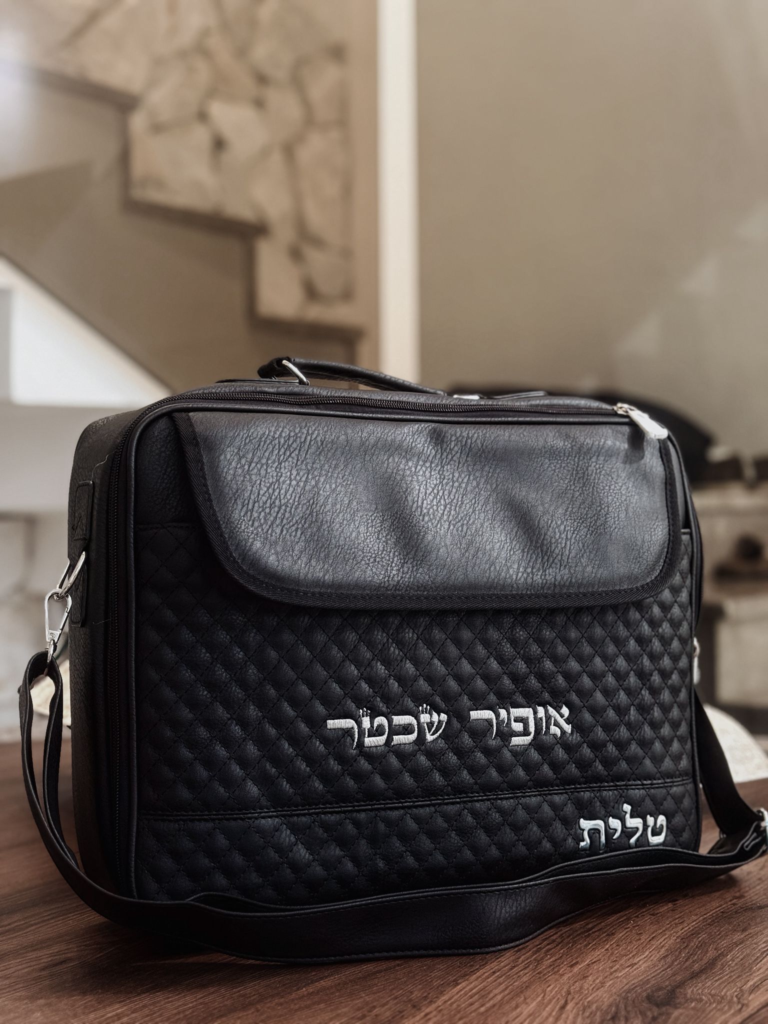 תיק מזוודה גדול מחולק לתאים דמוי עור שחור