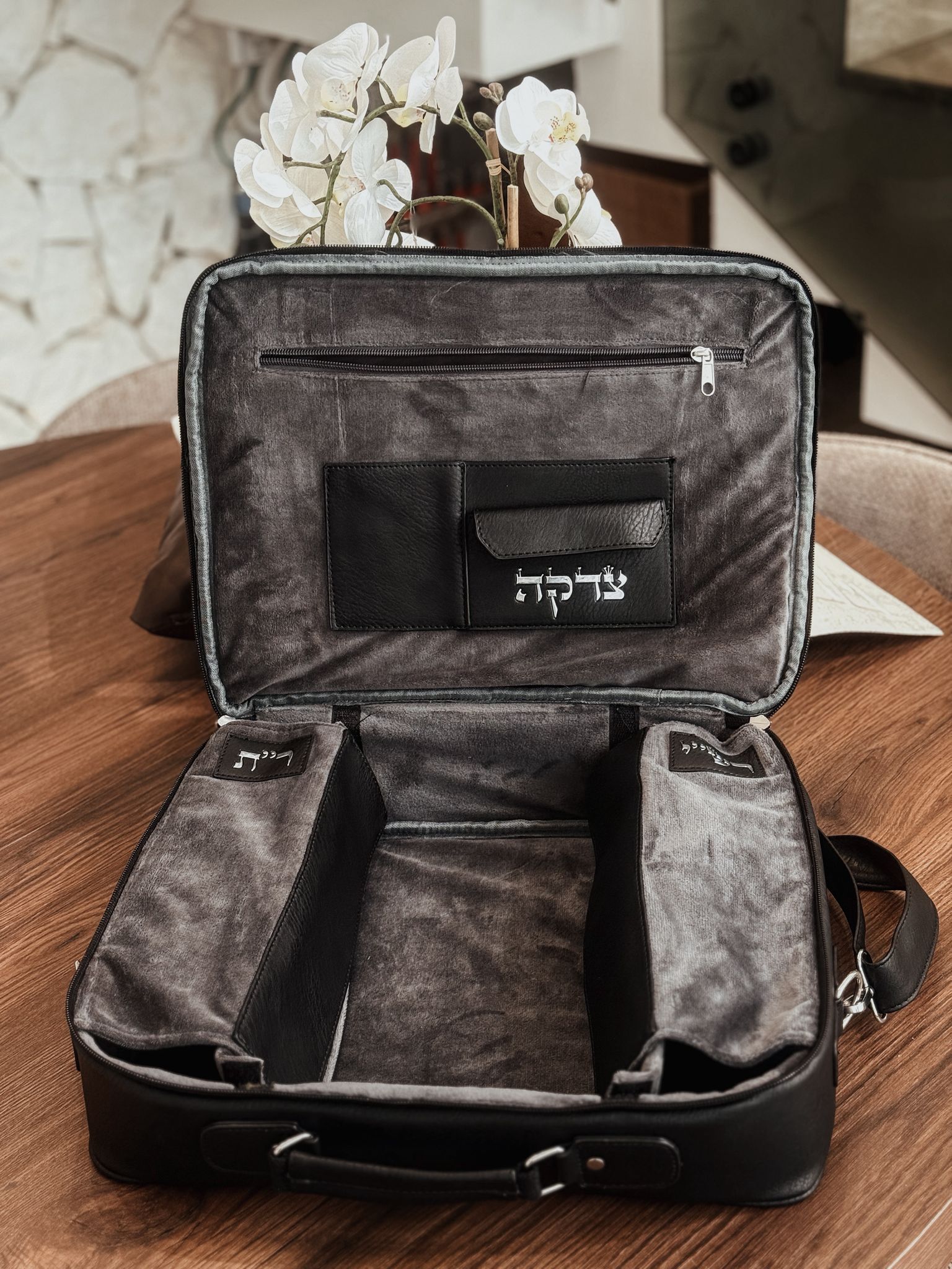 תיק מזוודה גדול מחולק לתאים דמוי עור שחור – תמונה 2