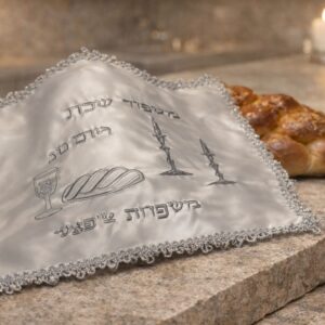 כיסוי חלות סאטן עם רקמת שם משפחה