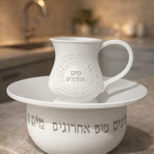 כלי מהודר למים אחרונים