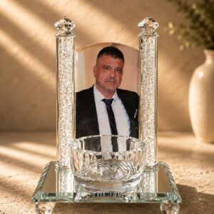 מעמד קריסטל כסוף לע"נ עם תמונה